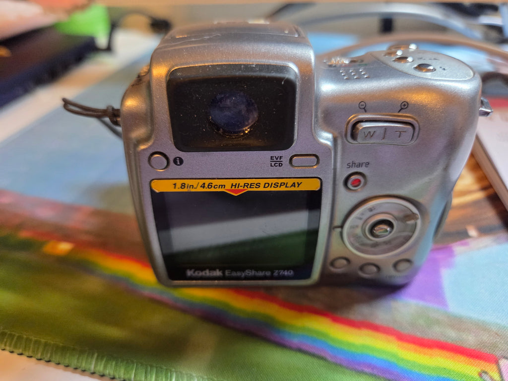 Kodak EasyShare Z740 5.0MP 10x Zoom Digital Camera – Silver