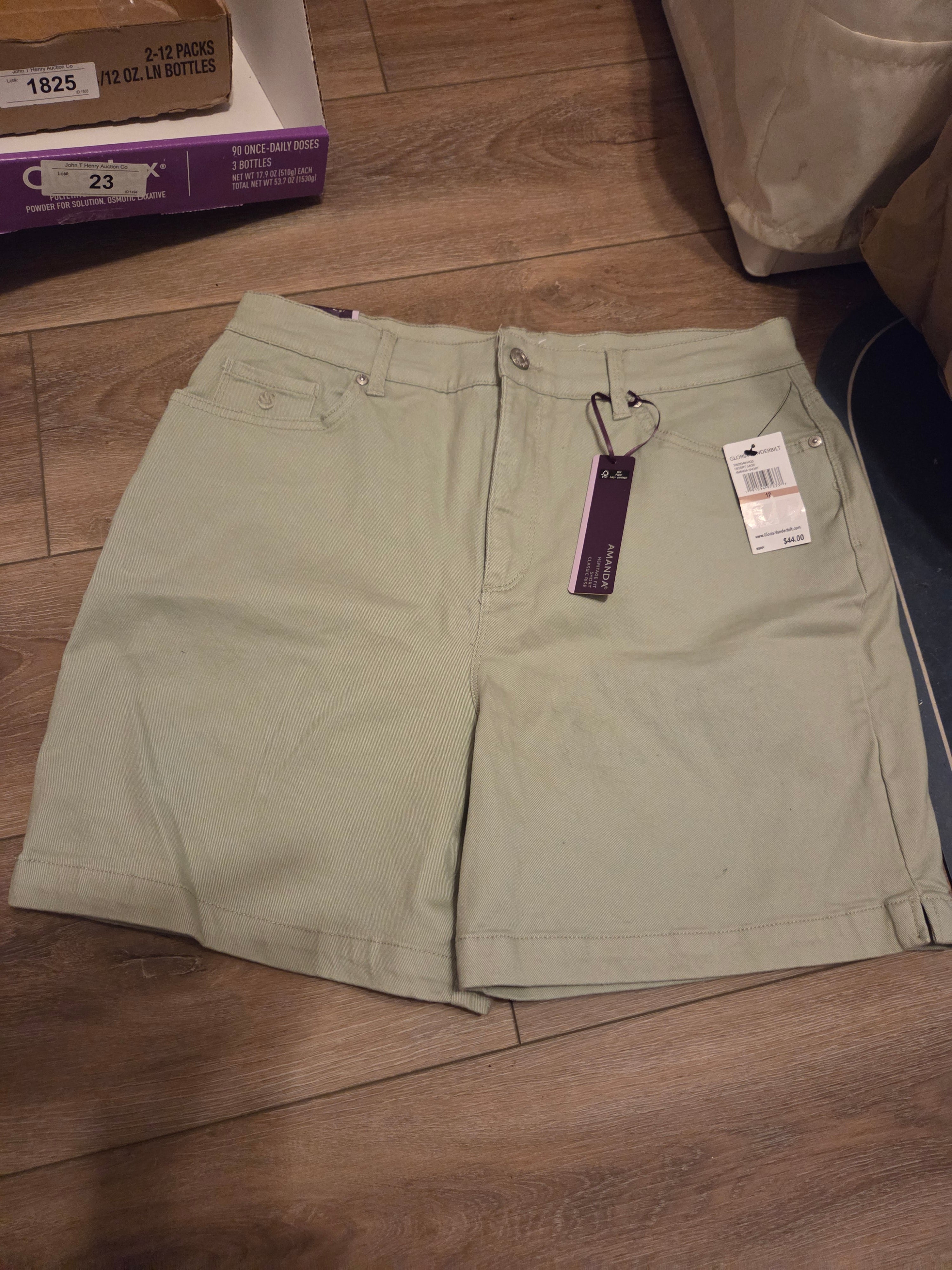Gloria Vanderbilt Amanda Denim Shorts Women's Size 12 — New with Tags