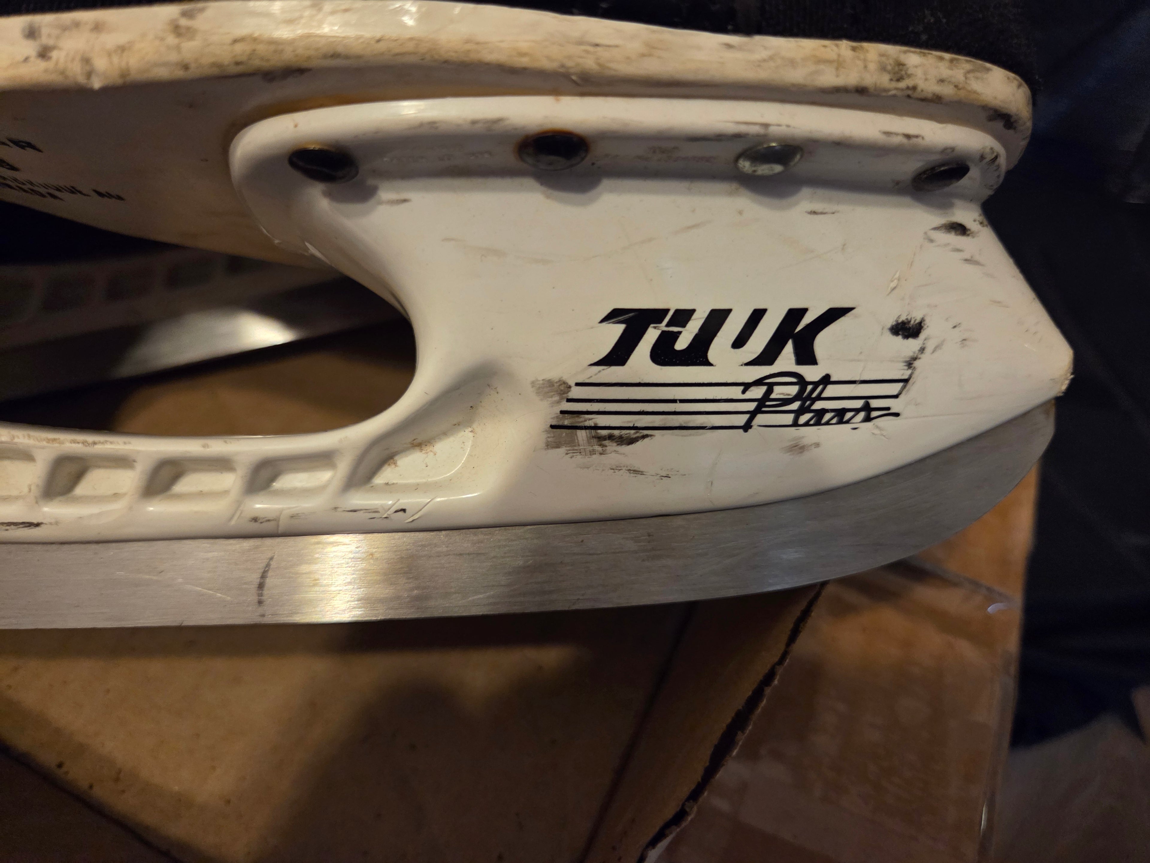 Bauer Supreme 1000 Hockey Skates Regular Width 8 (Used)