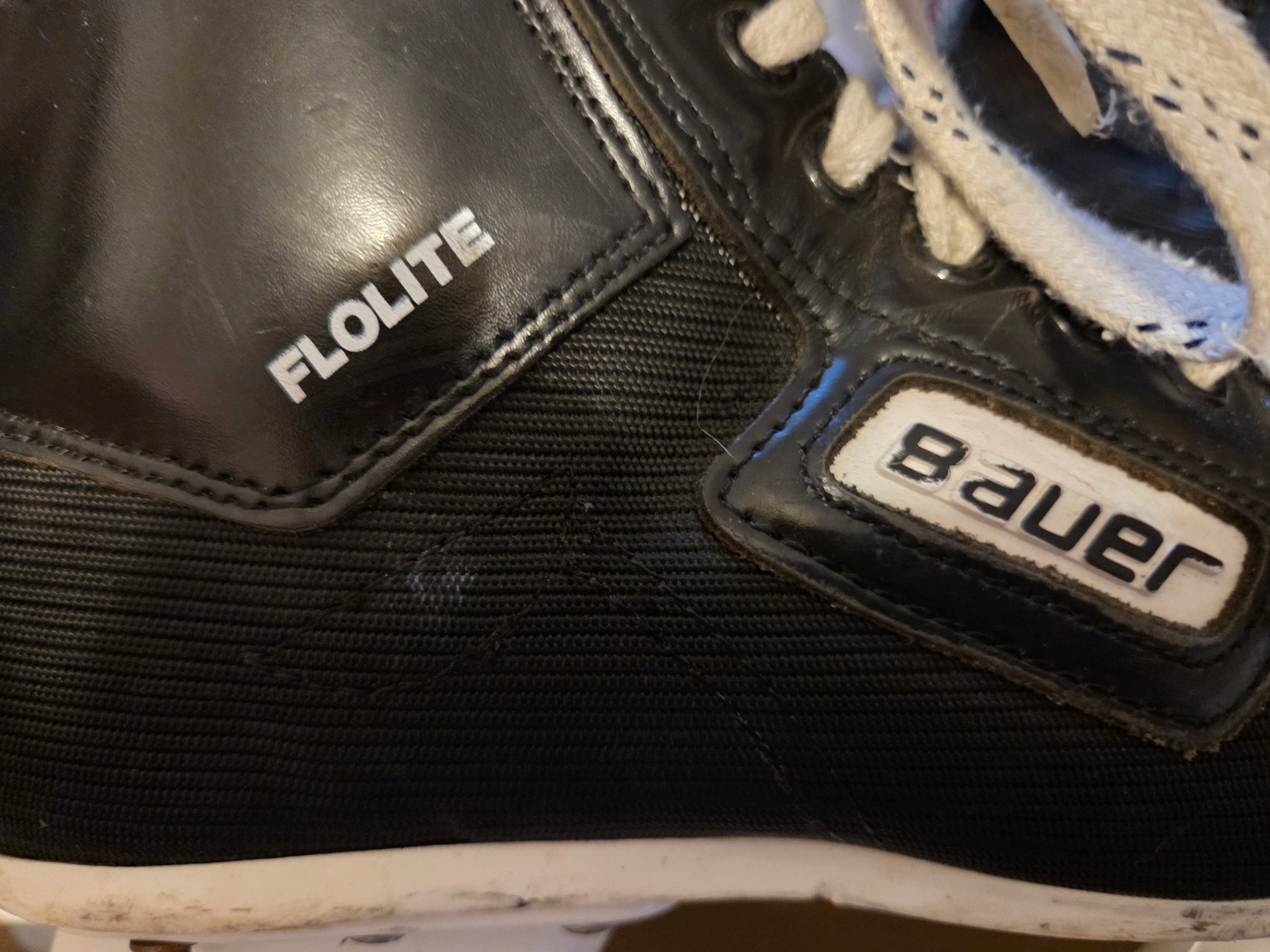Bauer Supreme 1000 Hockey Skates Regular Width 8 (Used)