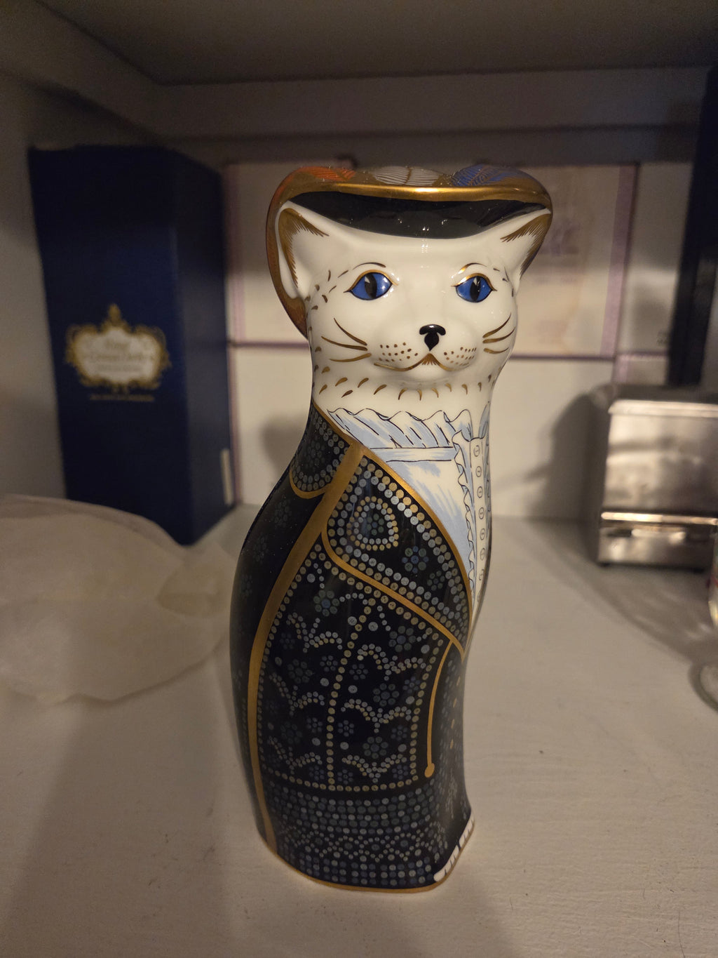 Diamond Jubilee Pearly Cat Paperweight King NIB
