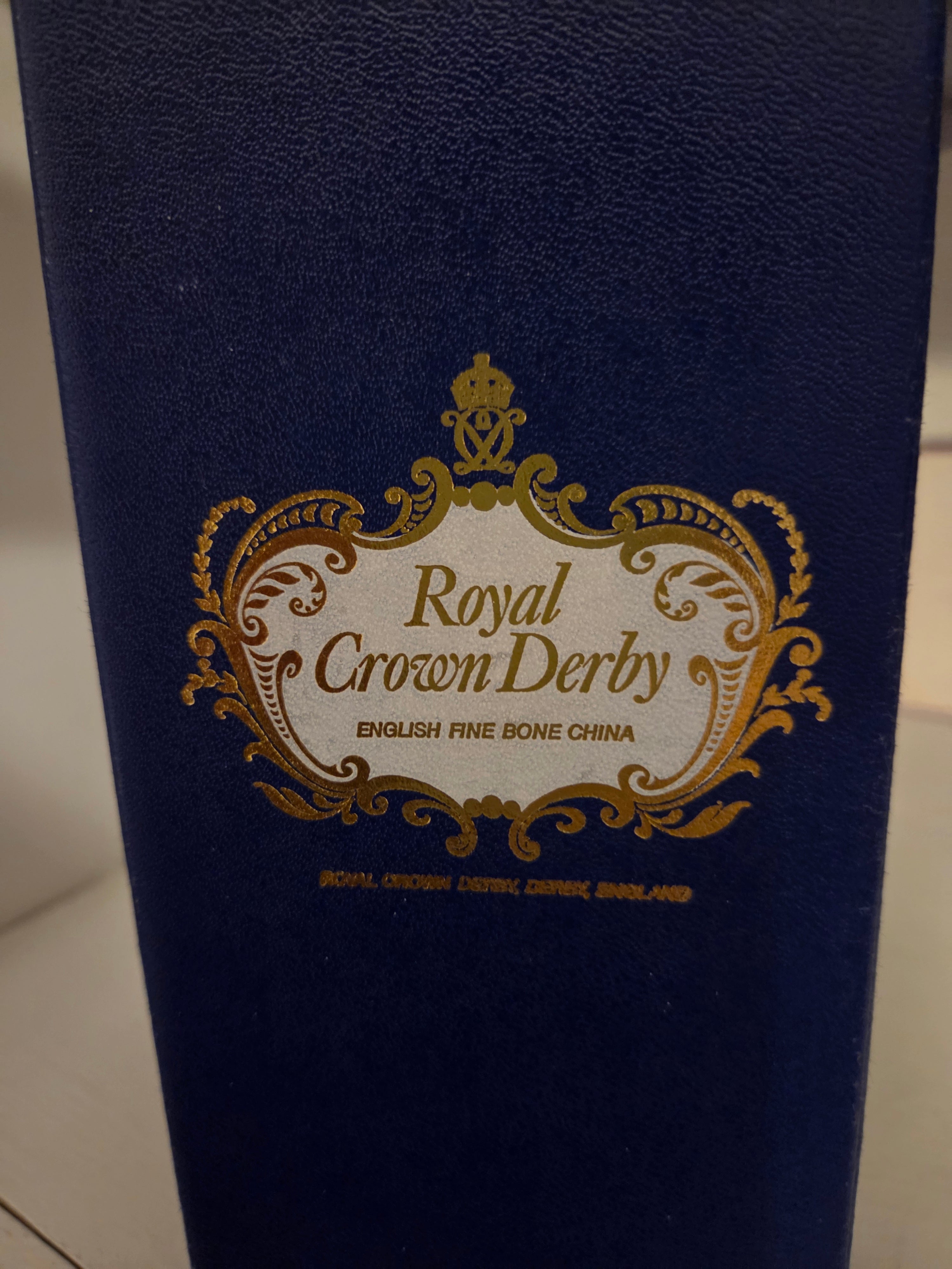 Diamond Jubilee Pearly Cat Paperweight King NIB