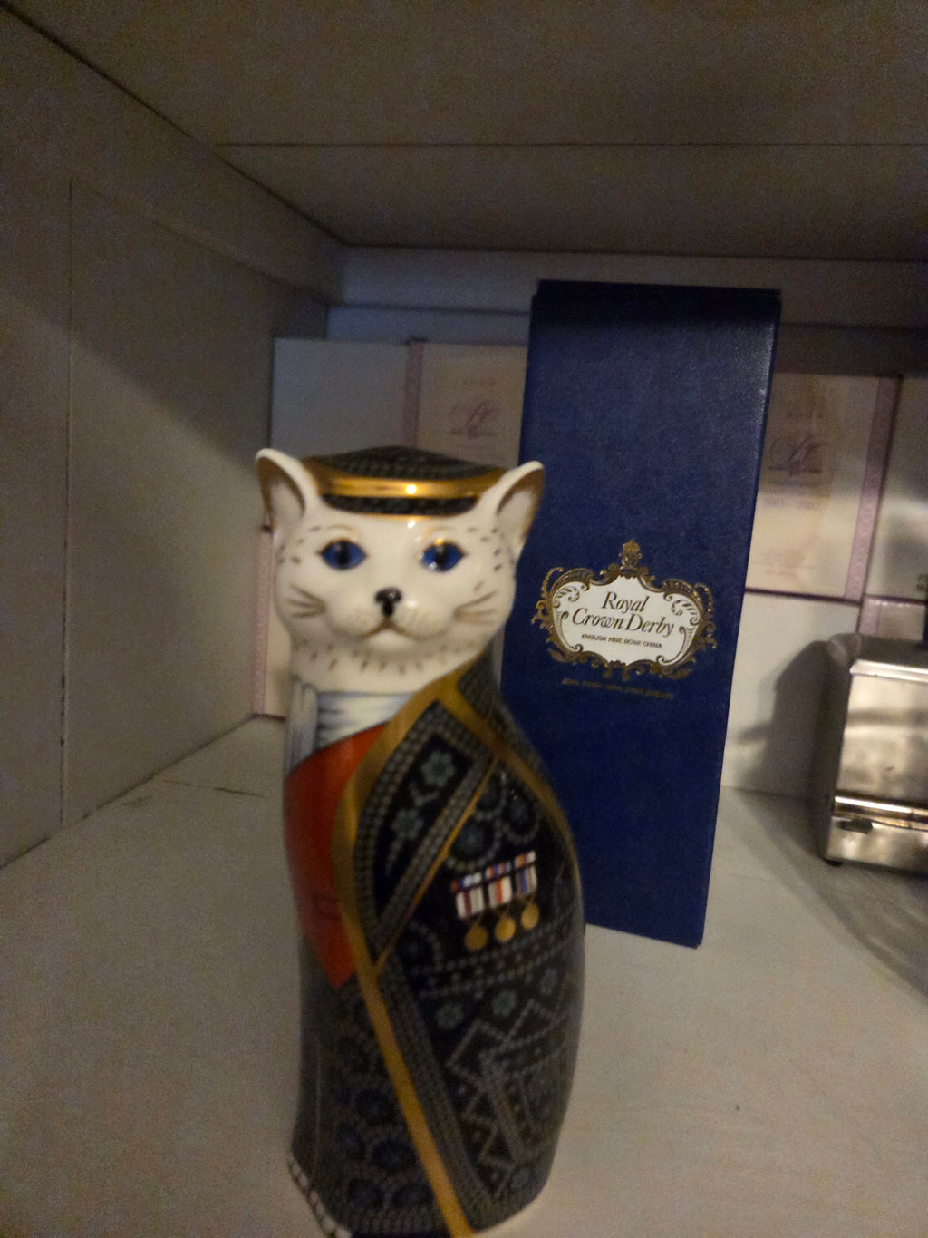 Diamond Jubilee Pearly Cat Paperweight Queen NIB