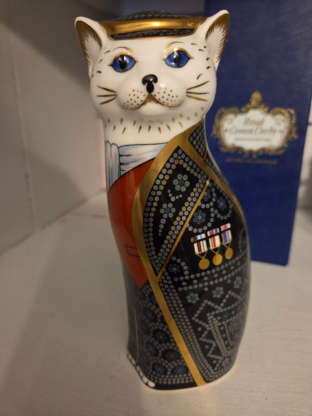 Diamond Jubilee Pearly Cat Paperweight Queen NIB