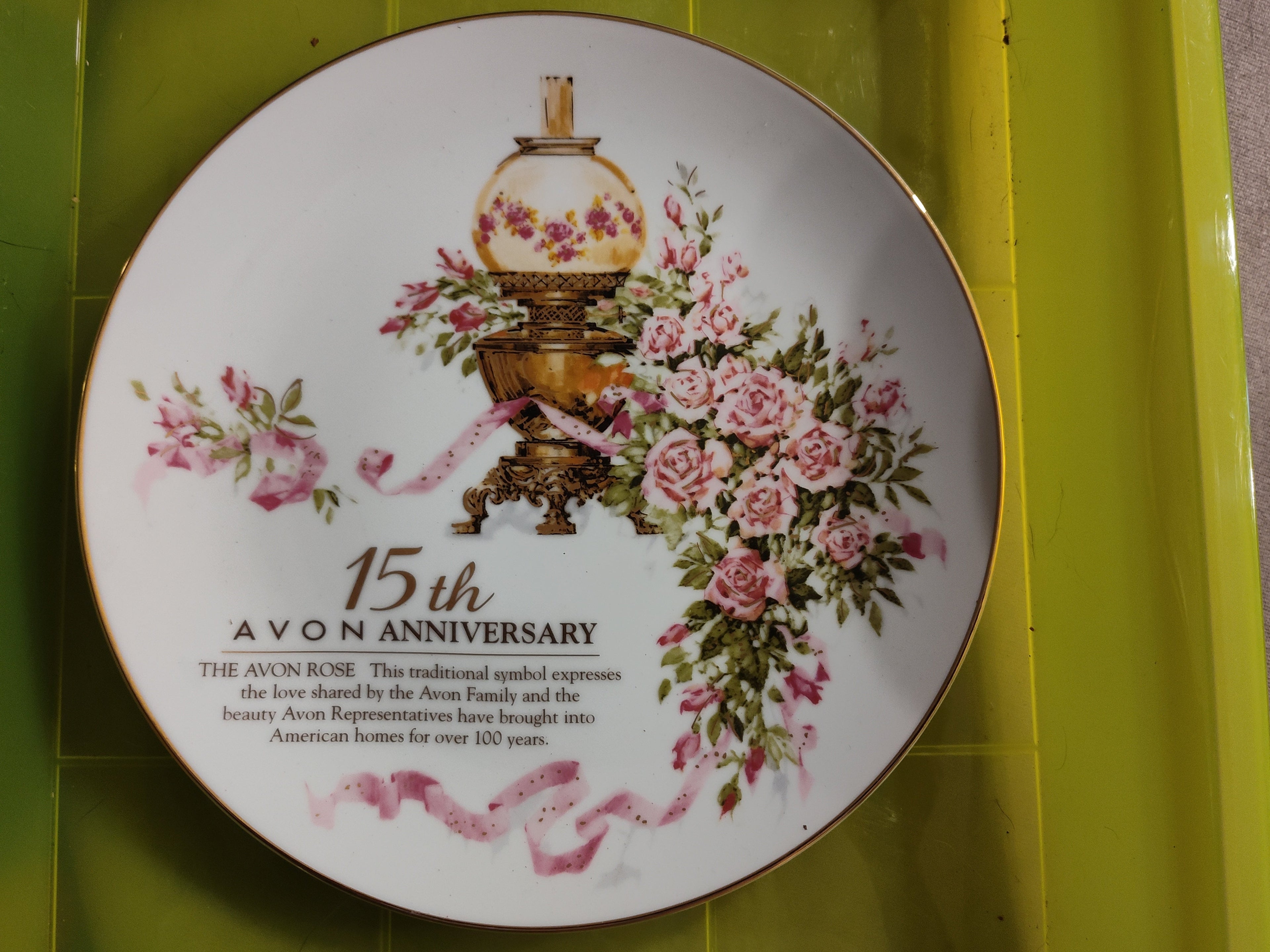 Avon 15th Anniversary "The Avon Rose" Collector's Plate – 8.5"