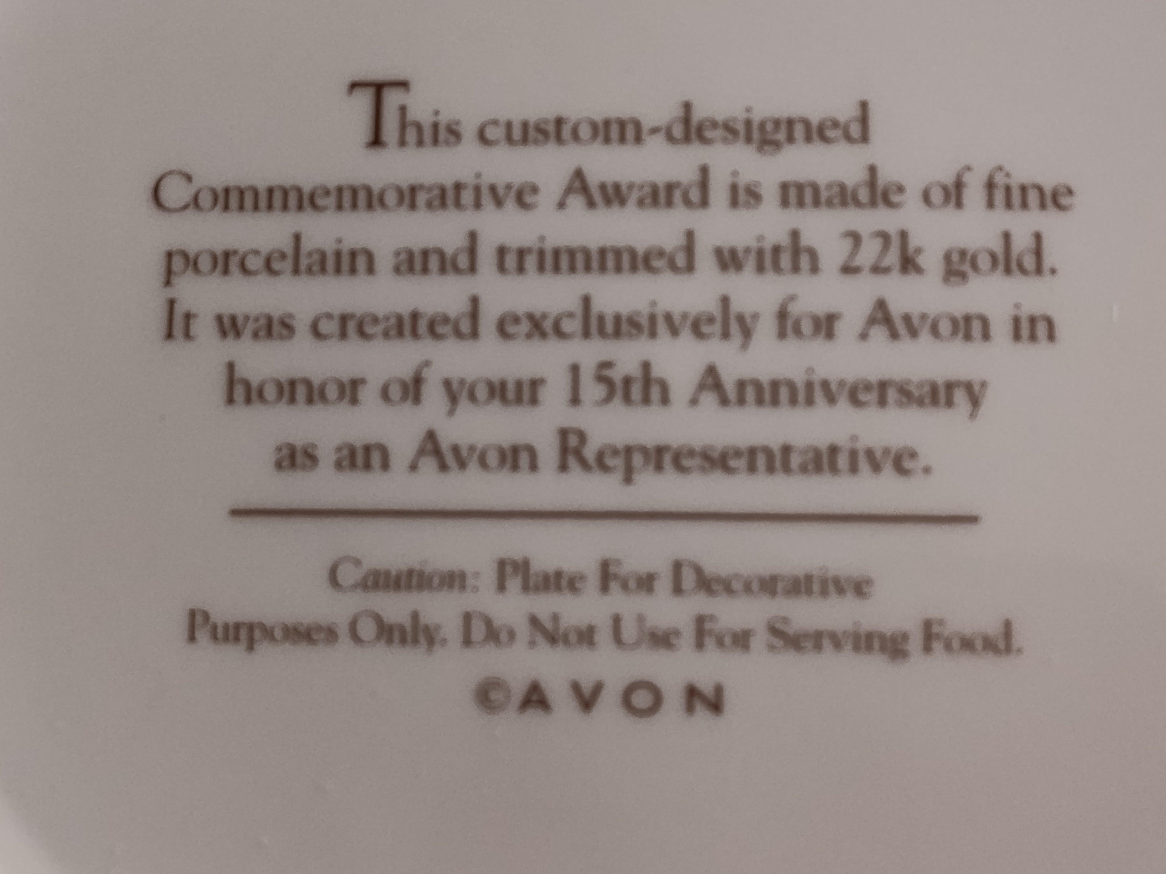 Avon 15th Anniversary "The Avon Rose" Collector's Plate – 8.5"